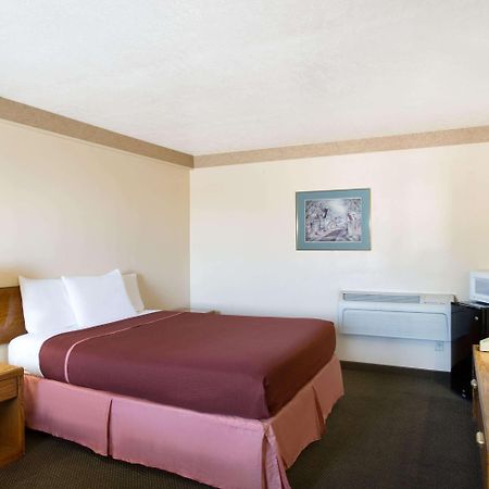 Howard Johnson By Wyndham Brigham City Exterior photo