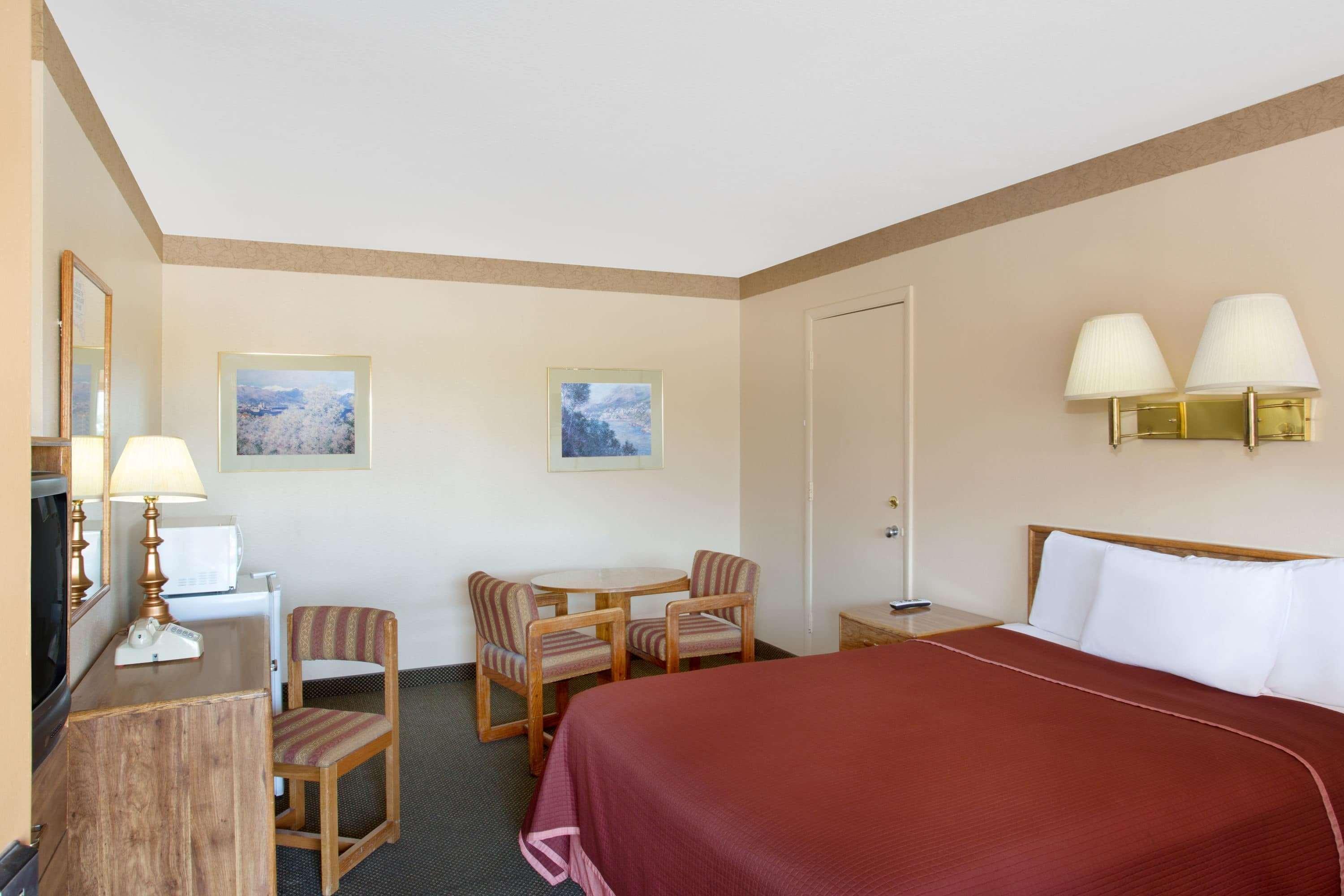 Howard Johnson By Wyndham Brigham City Exterior photo