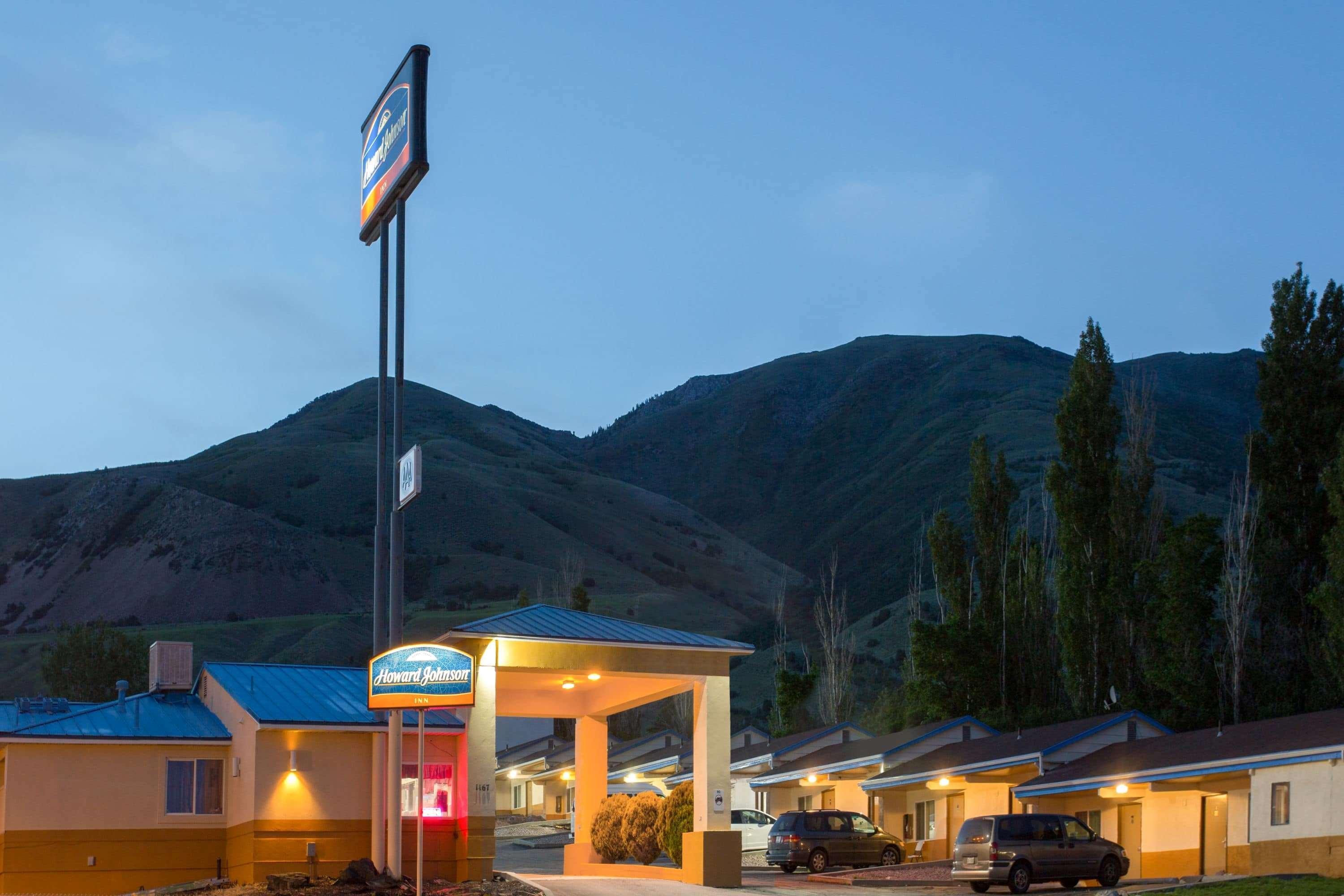 Howard Johnson By Wyndham Brigham City Exterior photo
