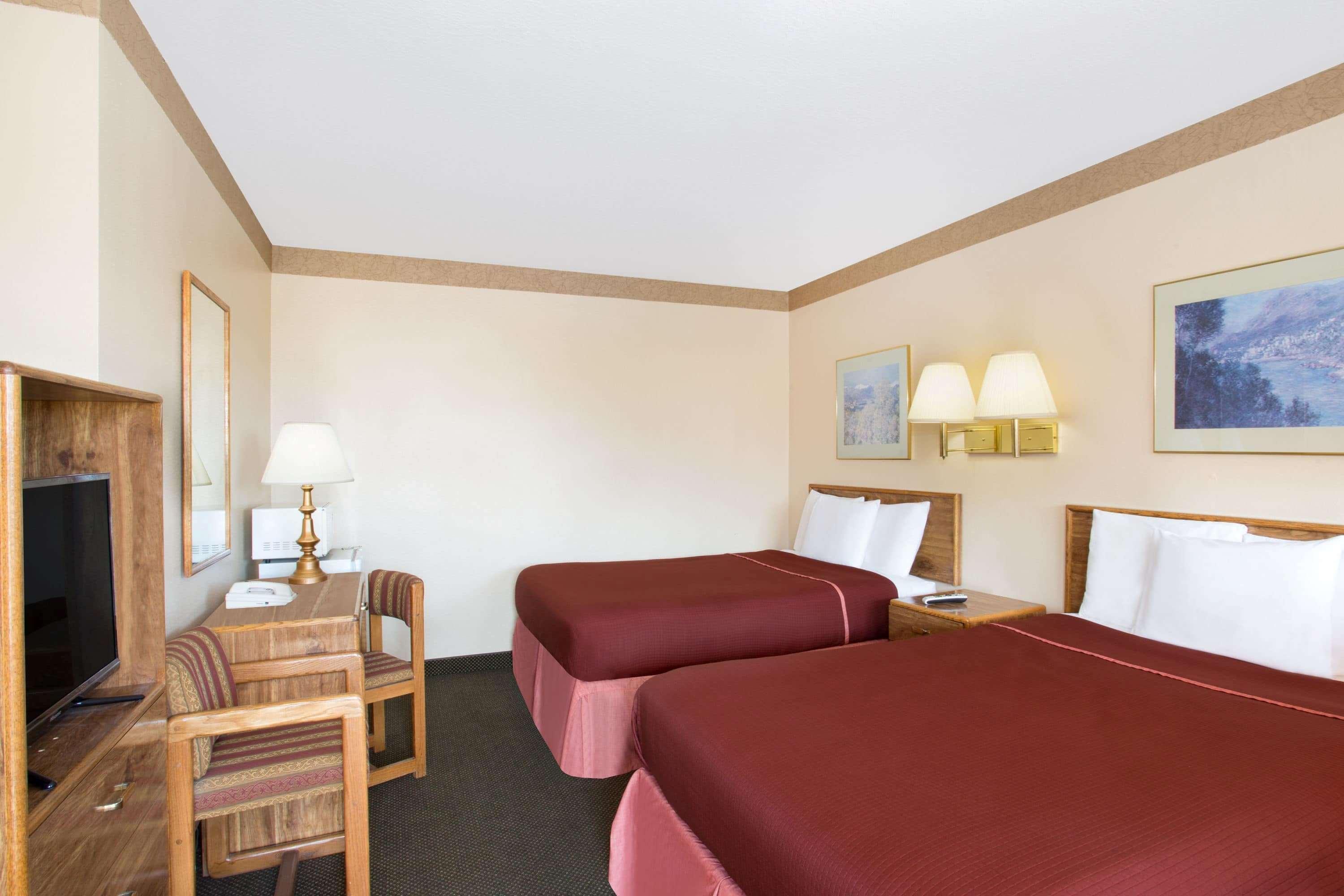 Howard Johnson By Wyndham Brigham City Exterior photo