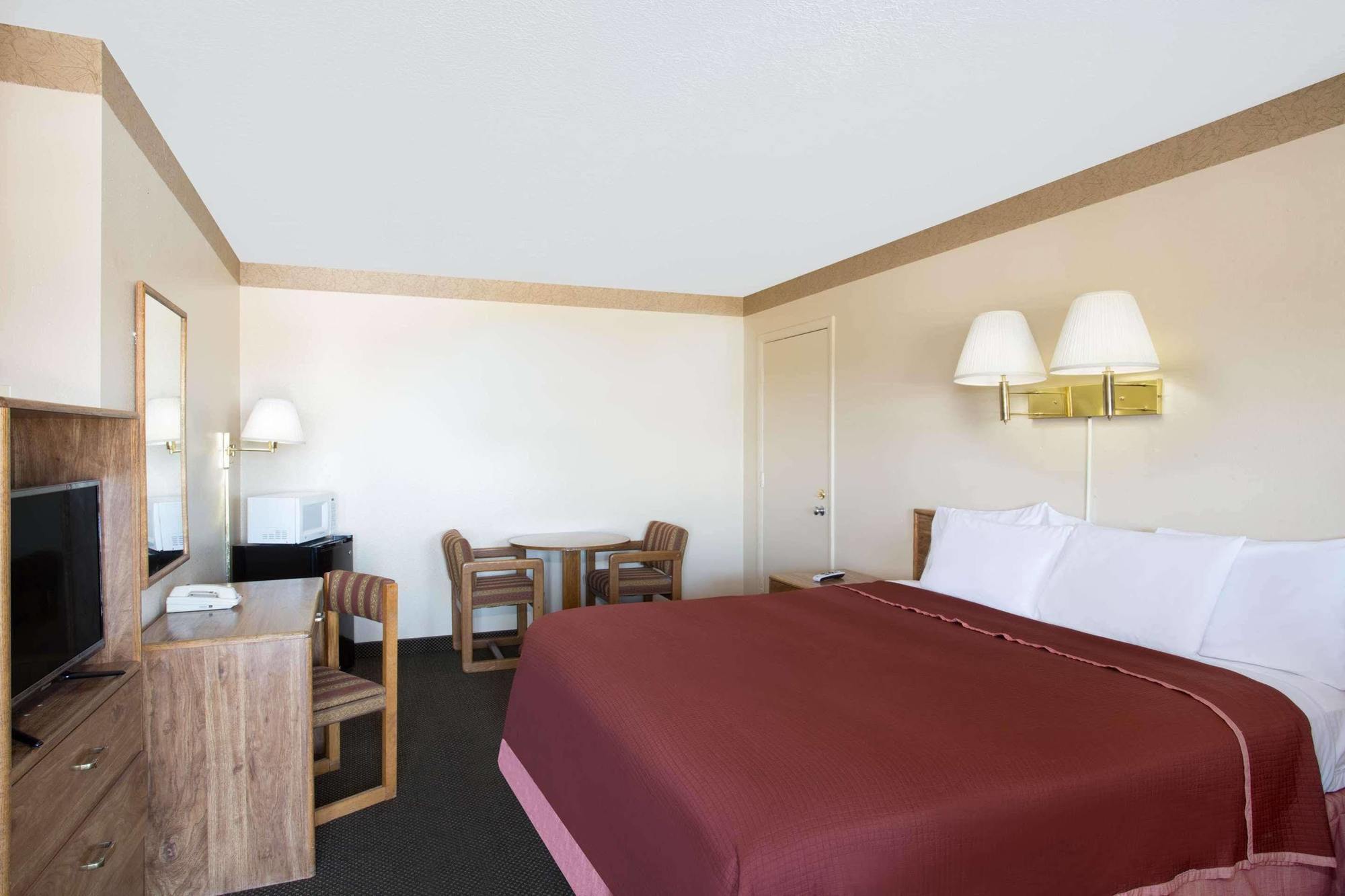 Howard Johnson By Wyndham Brigham City Exterior photo