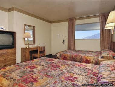 Howard Johnson By Wyndham Brigham City Exterior photo
